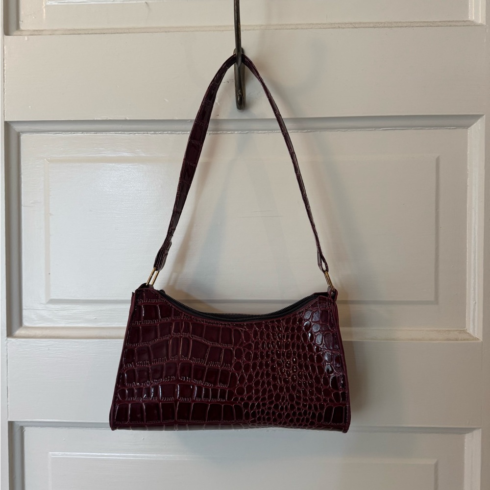 Elegant Burgundy Crocodile-Embossed Shoulder Bag